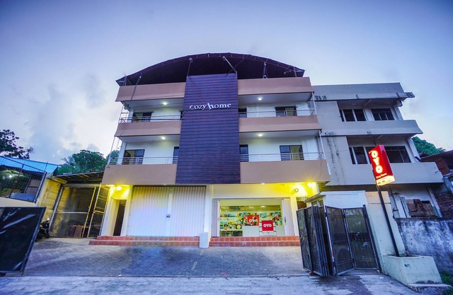 Super OYO 1838 COZY Home