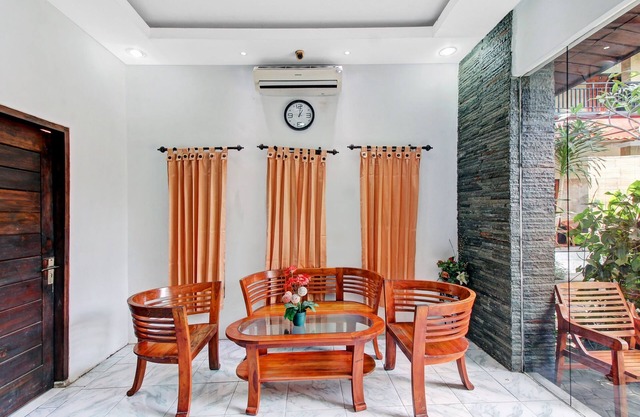 Super OYO 90672 ADHYA GUEST HOUSE LOMBOK