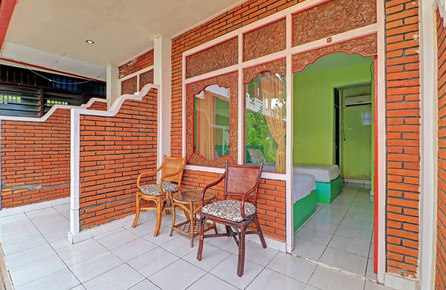 Super OYO 91870 Warna Kedaton