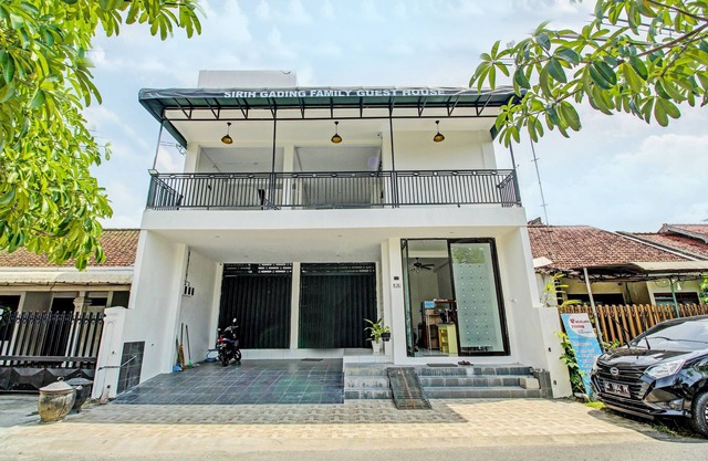 Super OYO 92433 Sirih Gading Family Guest House