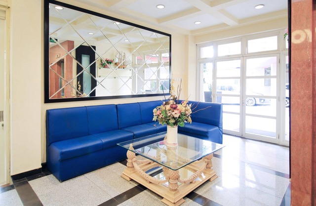 Super OYO Capital O 175 K-60 Residence