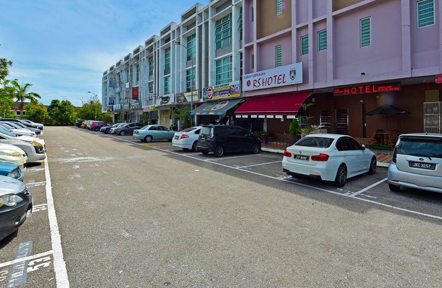 Super OYO Capital O 90687 Rs Hotel