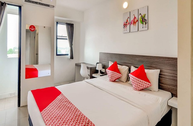 Super OYO Collection O 28 Urban Town Apartment Karawang