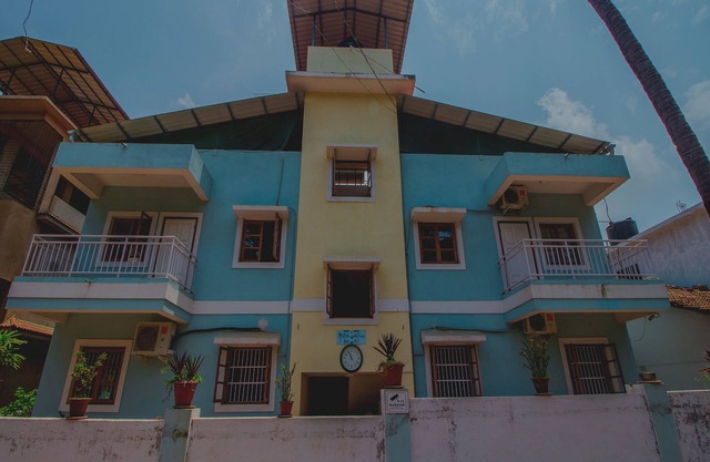 Super OYO Collection O Holy Cross Home