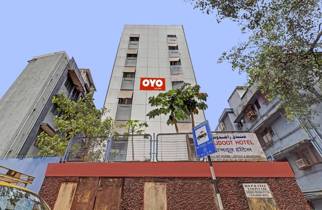 Super OYO Hotel Rajdoot
