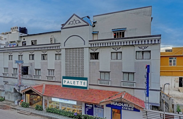 Super OYO Palette - Hotel Victoria