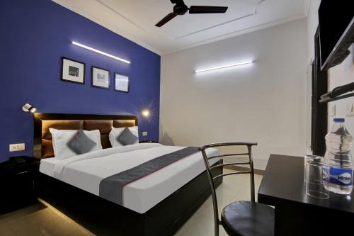 Super OYO Townhouse Saket Residency Near Saket Metro Delhi