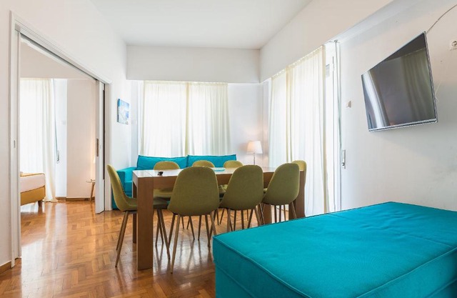 Super Paradise Apartments