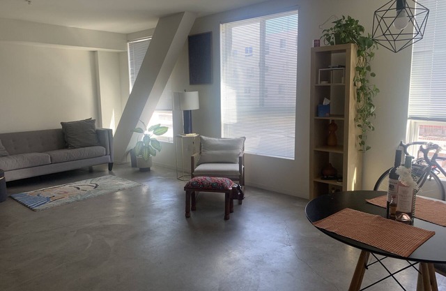 Espacio hermoso y limpio para trabajar / vivir
