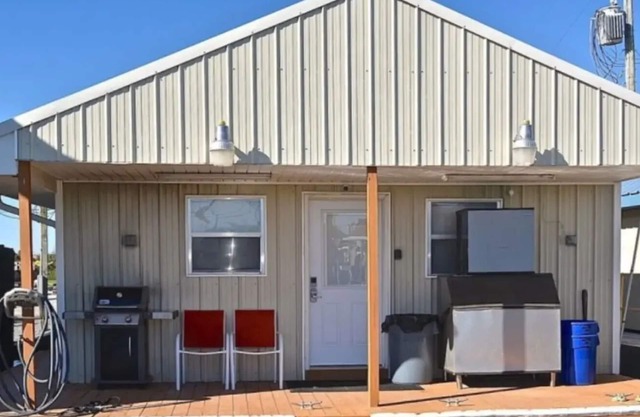 Beautiful Super Strike houseboat-2 BR/1.5 BA in Cypress Cove Marina-6 beds