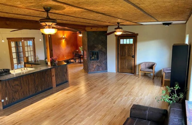 Super Swank Family Gathering 5 Bedroom Big Kitchen