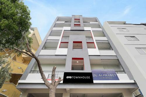 Super Townhouse De Alphabet Hotel Kukatpally Nexus Mall