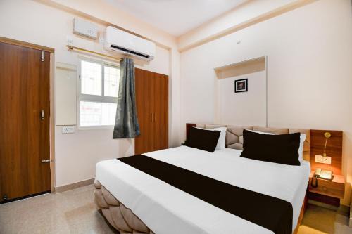 Super Townhouse Kumhrar Archeological Park Formerly Hotel Karuna Palace