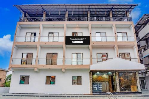 Super Townhouse Lonavala Formerly Mountain Meadows Resort