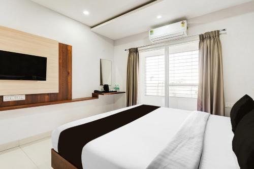 Super Townhouse Oak DLF Newtown Formerly South Square