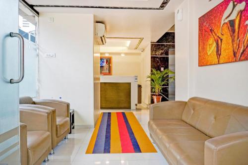 Super Townhouse OAK Regal Inn Near Sant Tukaram Nagar Metro Station