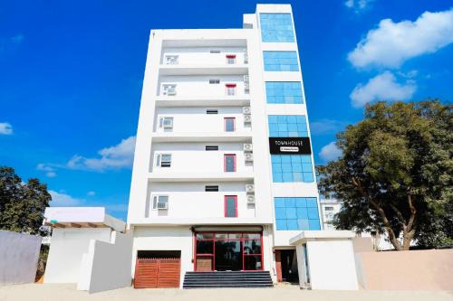 Super Townhouse Pahadiya