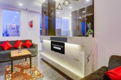 Super townhouse Sr nagar Rcc Premier