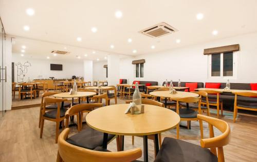 Super Townhouse THE CINCO HOTEL NEAR ESI HOSPITAL (SR NAGAR)