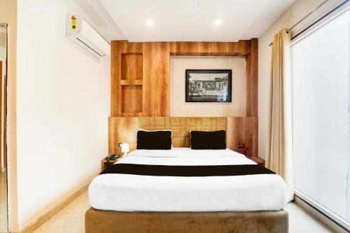 Super Townhouse The Nawab Hotel and Banquet