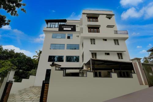 Super Townhouse Thondayad Calicut Formerly Dream Casa