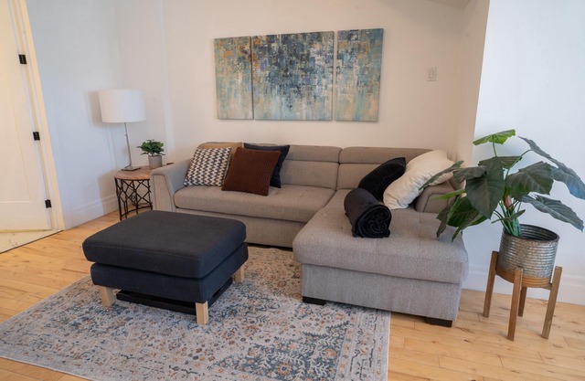 SUPERB 1 Bed Apt. Steps Away From Metro