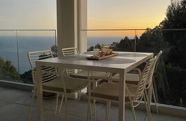 Superb 1-bedroom apartment with sea views, WiFi and AC in enchanting Èze village
