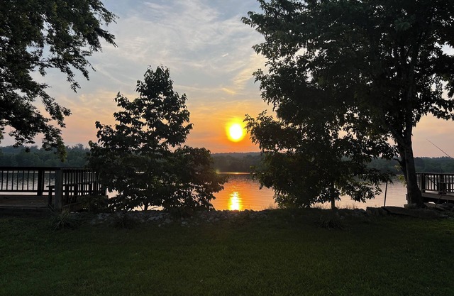 Superb 2-bedroom house on the Tennessee River.