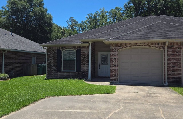 Superb 2-bedroom townhome in Ponchatoula with WiFi, AC