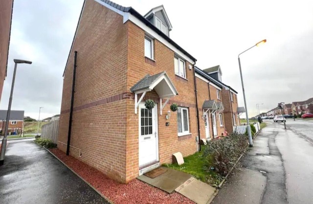 Superb 3 Bed Home away from Home, 5 minutes from Glasgow Fort retail park