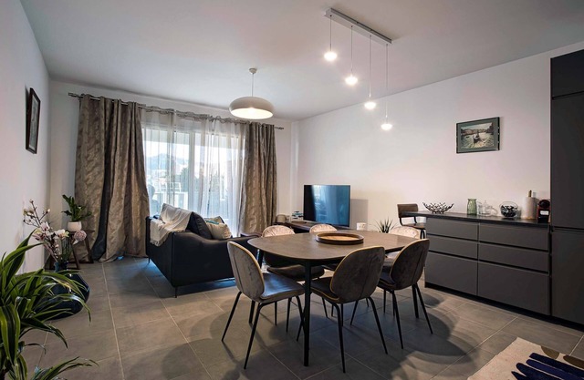 Superb 3-room apartment, 10 minutes from the beach with pool and parking