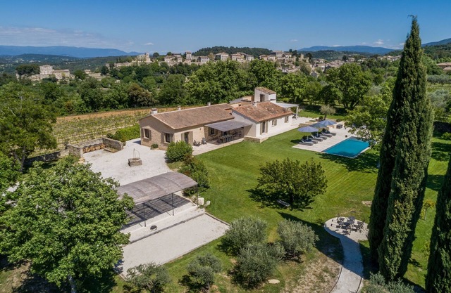 Magnífica villa de 5 * con vistas espectaculares en Ménerbes