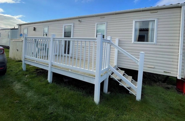 Superb 8 berth caravan at Sunnydale Park in Skegness ref 35180S