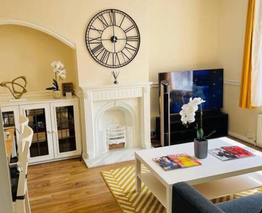 Superb and Comfortable 3BD Home in Dagenham