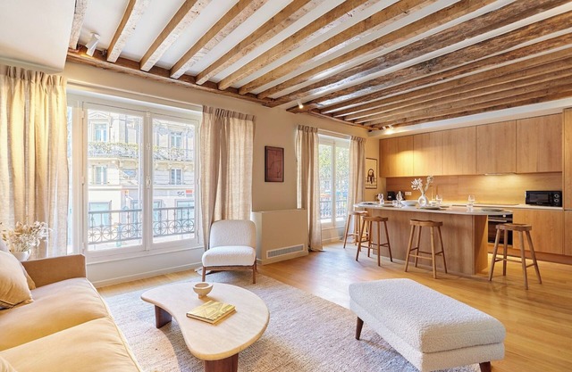 Superb Apartment Notre Dame De Paris