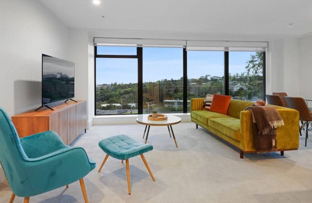 Superb Central City Apt | Sea- Park-Street Views