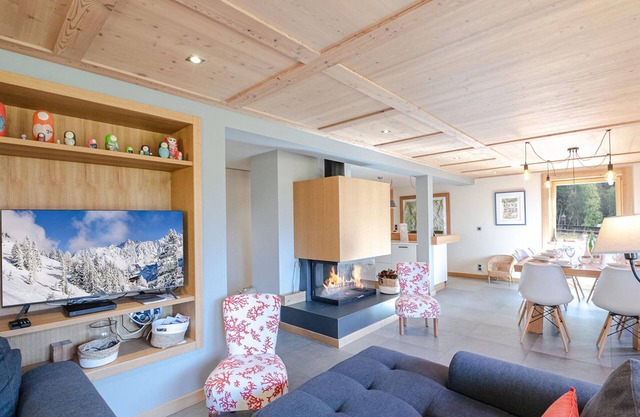 Estupendo chalet con gran jardín, 5 habitaciones, aparcamiento y WiFi