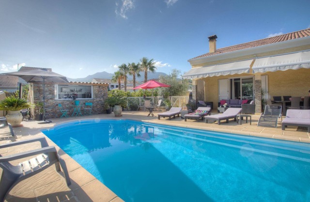Magnífica villa con piscina