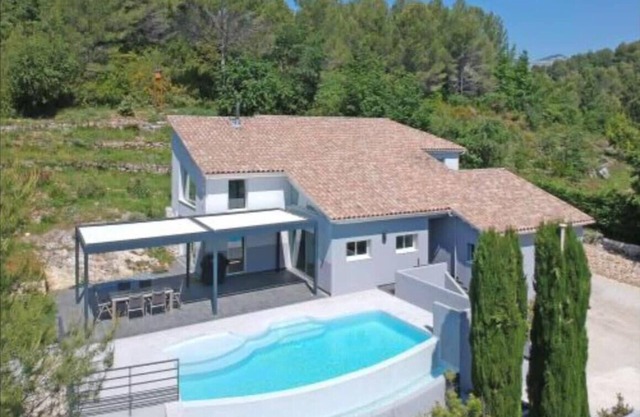 Superb contemporary villa with pool and garden