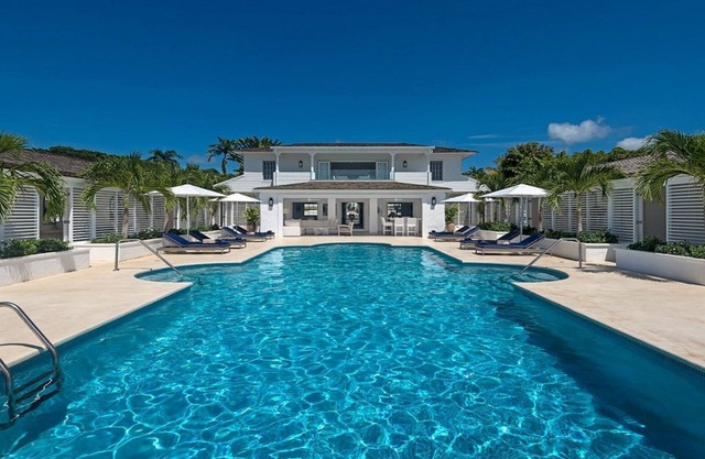 Superb Contemporary 5 Bedroom Villa With Stunning Sea Views
