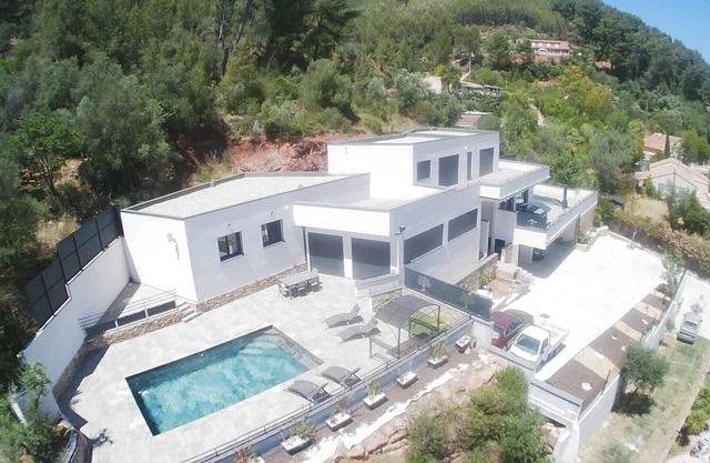 Superb contemporary villa with large private pool