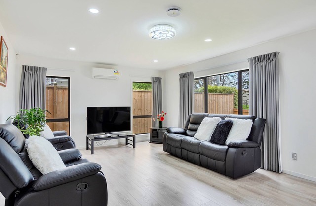 Superb Holiday Home near Airport