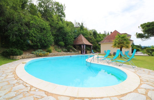 HERMOSA VILLA DE PIEDRA CON PISCINA PRIVADA ESPLENDIDA CERCA DE LA BUGUE