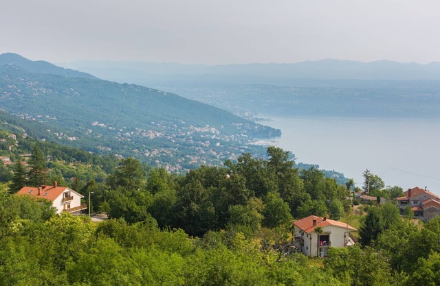 Superb Lovran Apartments with Sea Views - Studio Apartment with Terrace