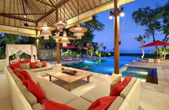 Superb luxury beachfront Villa with Chef & staff. Friends & Family friendly