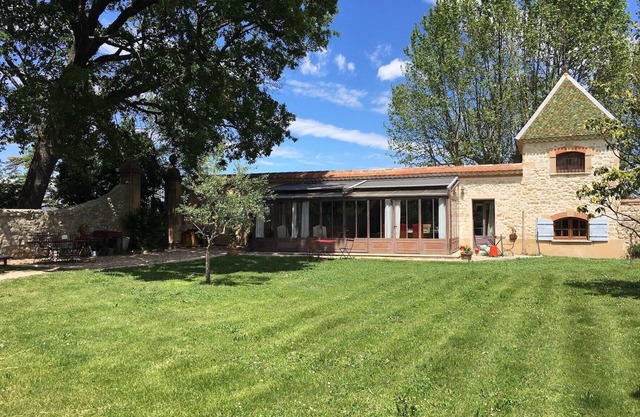 Excelente dependencia de 136 m2 en prestigiosa propiedad con piscina