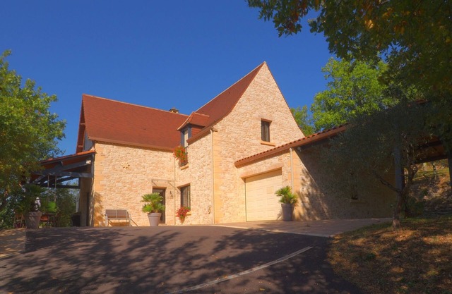 Magnífica villa de prestigio, piscina climatizada, situada en el corazón del Périgord Negro