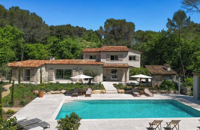 Superb renovated villa with pool