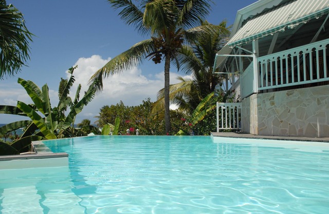 Encantadora villa con piscina infinita, cerca de la playa