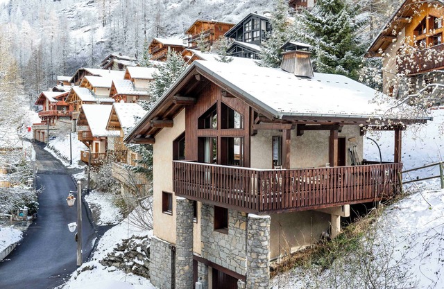 Superb self catered ski Chalet in Tignes-les-Brevieres 50m from lift